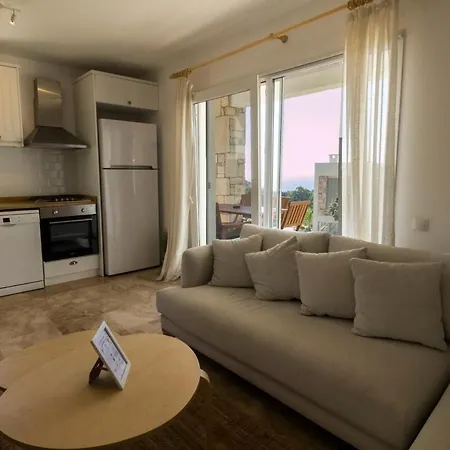 2 Bedroom House With A Fantastic View Of Gmlk Appartement *