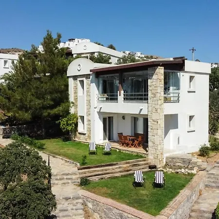 2 Bedroom House With A Fantastic View Of Gmlk Appartement