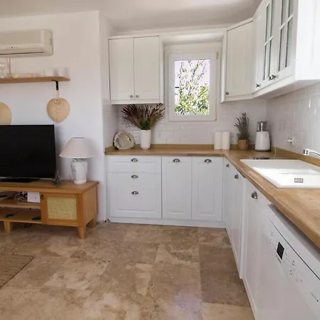 2 Bedroom House With A Fantastic View Of Gmlk Bodrum