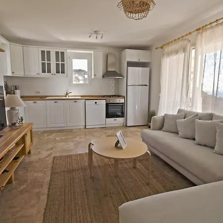 2 Bedroom House With A Fantastic View Of Gmlk Bodrum
