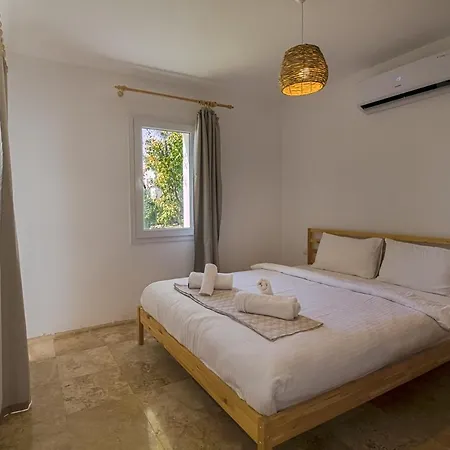 2 Bedroom House With A Fantastic View Of Gmlk *
