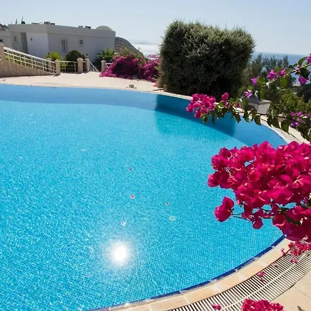 2 Bedroom House With A Fantastic View Of Gmlk