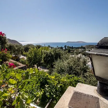 2 Bedroom House With A Fantastic View Of Gmlk Appartement *